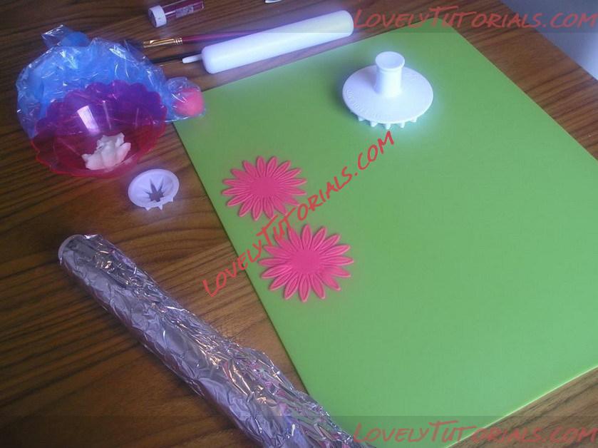 Название: gumpaste gerbera flower tutorial 5.jpg
Просмотров: 7

Размер: 101.5 Кб