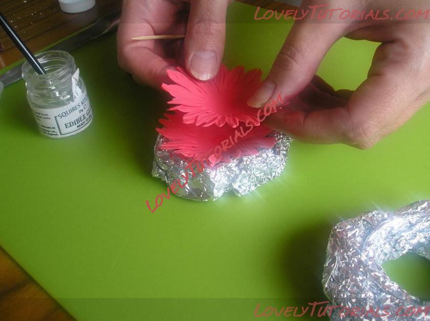 Название: gumpaste gerbera flower tutorial 20.jpg
Просмотров: 0

Размер: 100.1 Кб